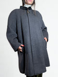 Cappotto Grigio Antracite Vintage ’90s — Collo in Velluto & Bottone Stella Gioiello