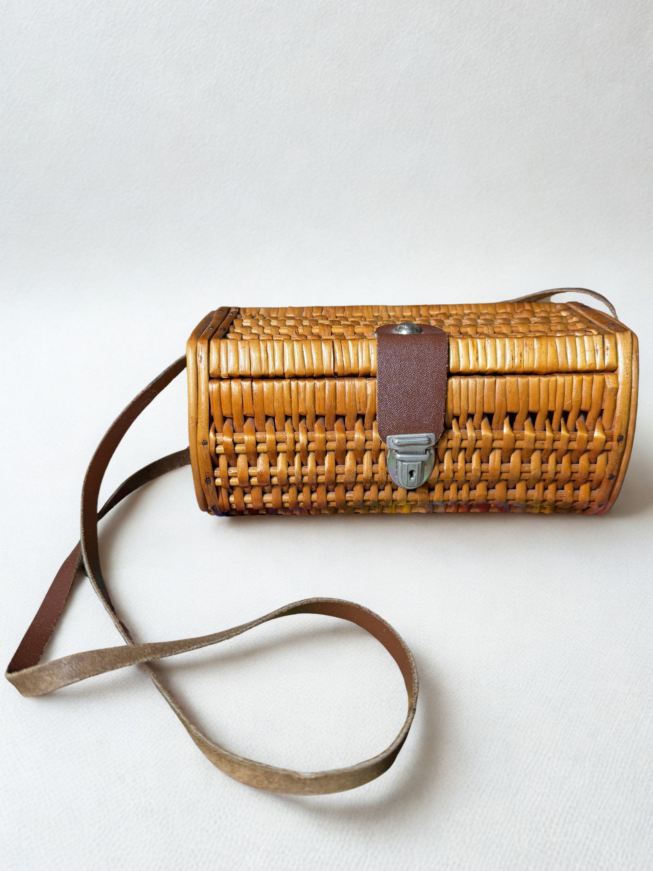 Borsa Vintage in Vimini Intrecciato | Chiusura in Pelle e Metallo | Anni '60–'70 | Boho Chic