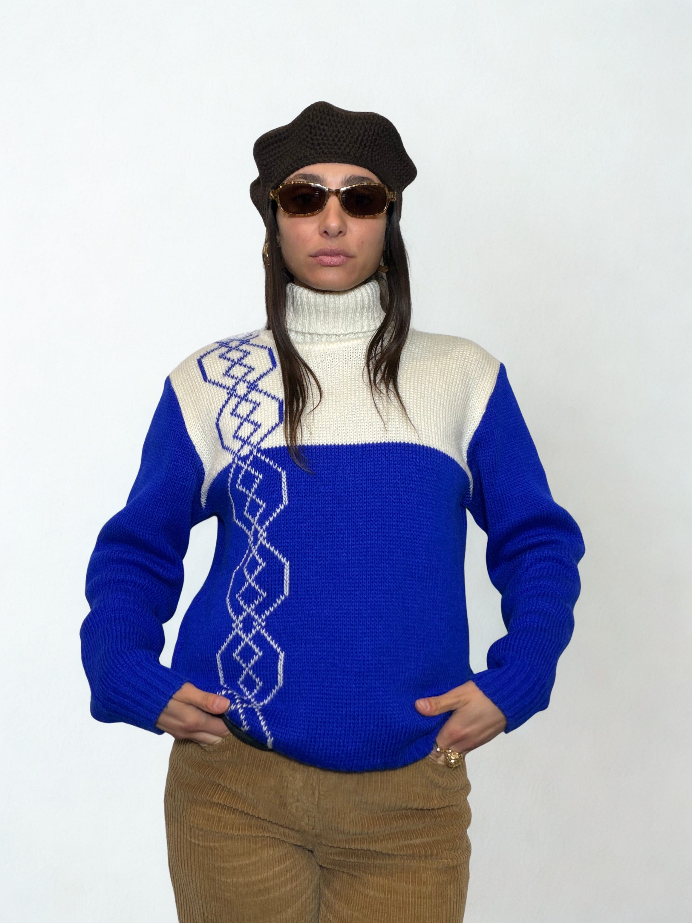 Maglione Collo Alto Bicolor Anni ’90 – Blu Elettrico & Panna