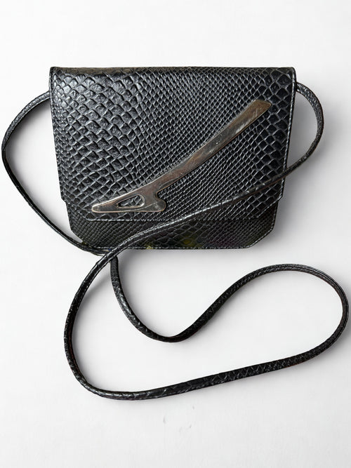 Borsa a Tracolla Vintage — Pelle Effetto Pitone Nera, Fibbia Scultorea in Metallo Argentato, anni '80