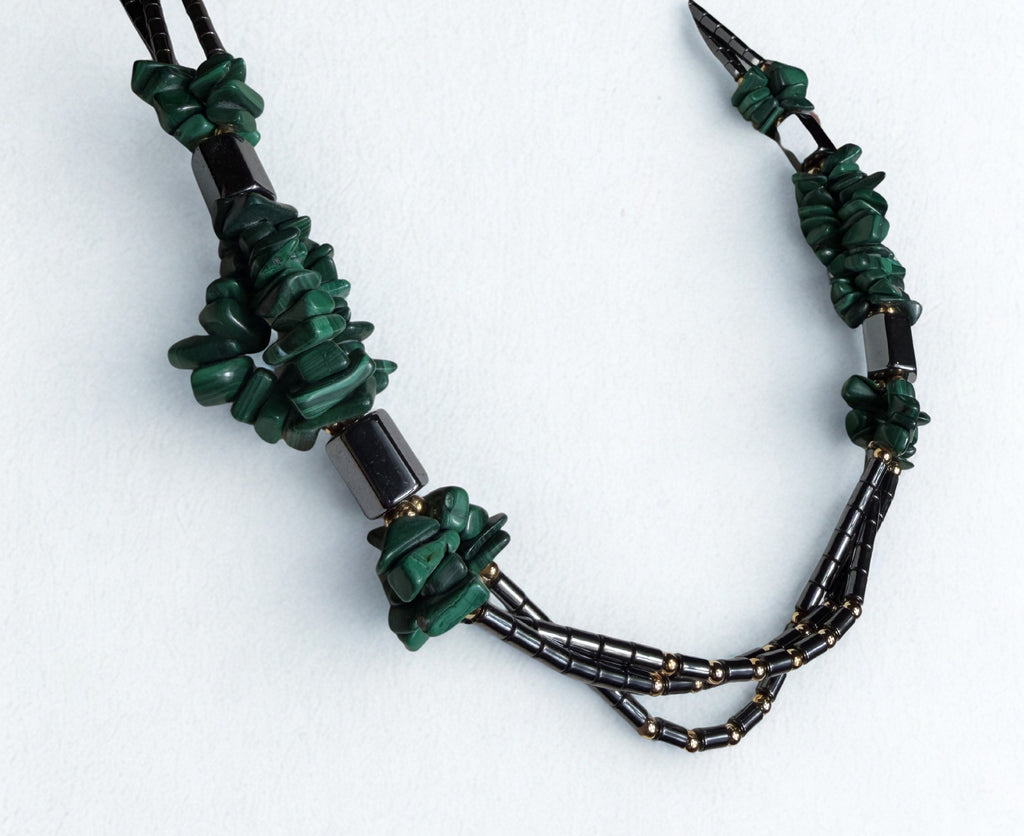 Collana Vintage Multifilo — Malachite Naturale, Ematite Nera e Oro, Chiusura Dorata, Stile Boho-Chic