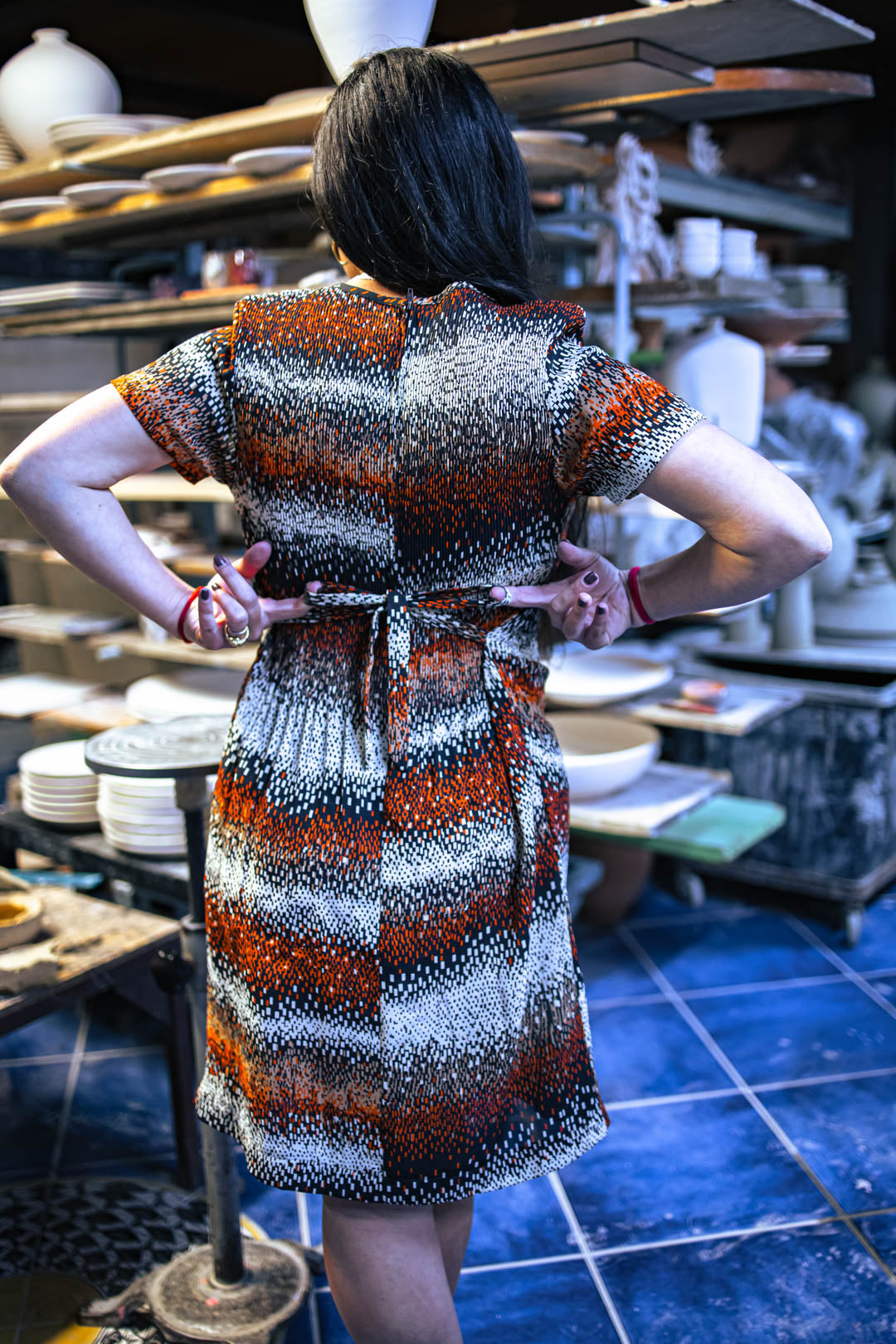 Vestito Vintage Anni '70 — Stampa Pixel Arancio/Nero, Manica Corta, Cintura, Mini