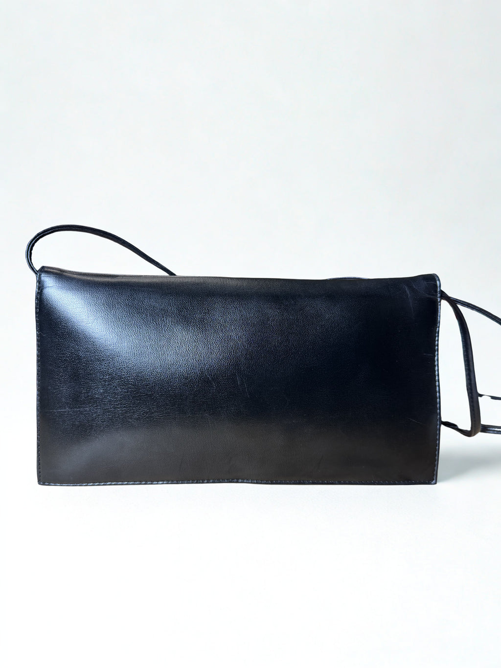 Borsa a Tracolla Vintage Nera — Pelle, Cuciture a Rilievo Tono su Tono, Tracolla Sottile, anni '80-'90