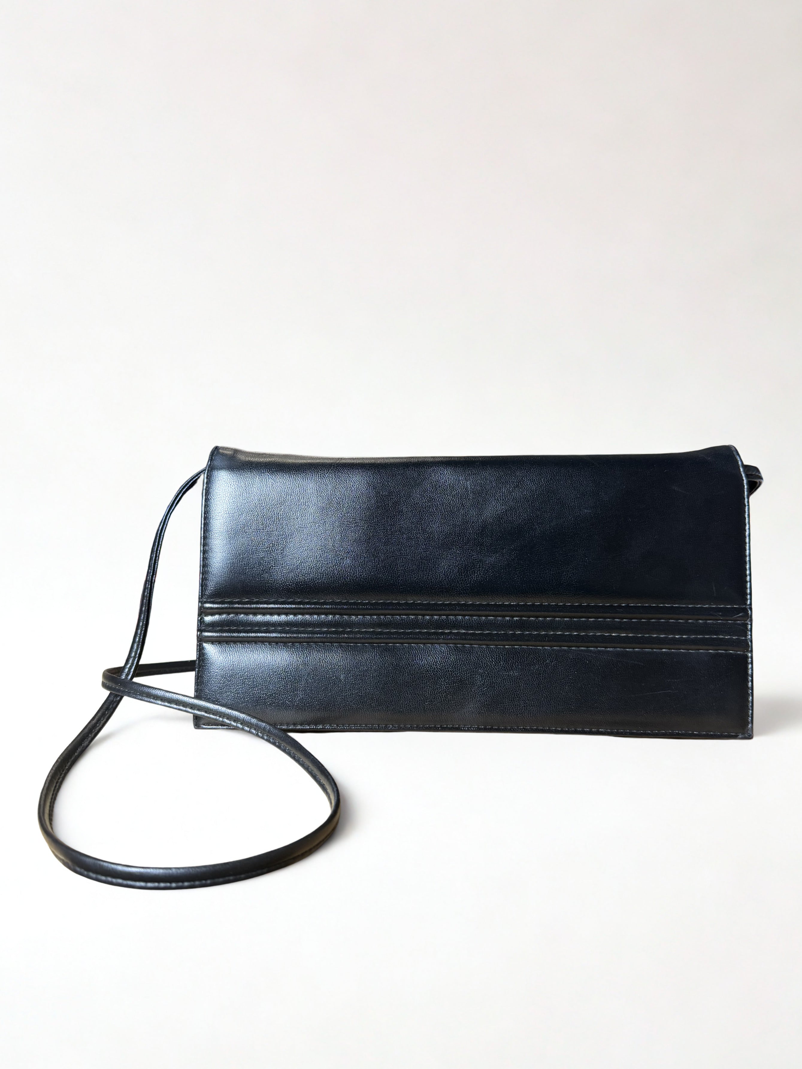 Borsa a Tracolla Vintage Nera — Pelle, Cuciture a Rilievo Tono su Tono, Tracolla Sottile, anni '80-'90