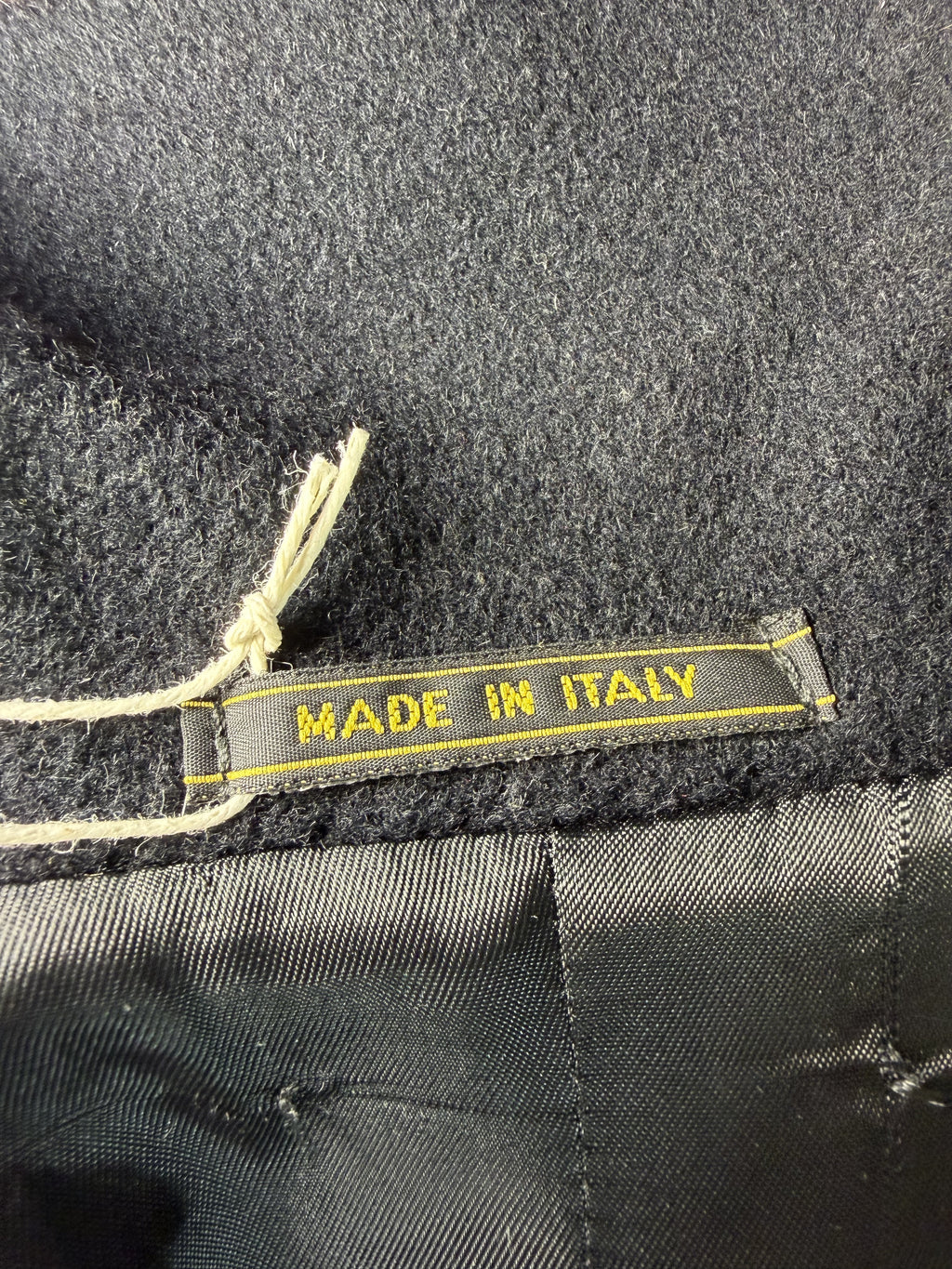 Cappotto Vintage Nero con Bottoni Gioiello – Made in Italy