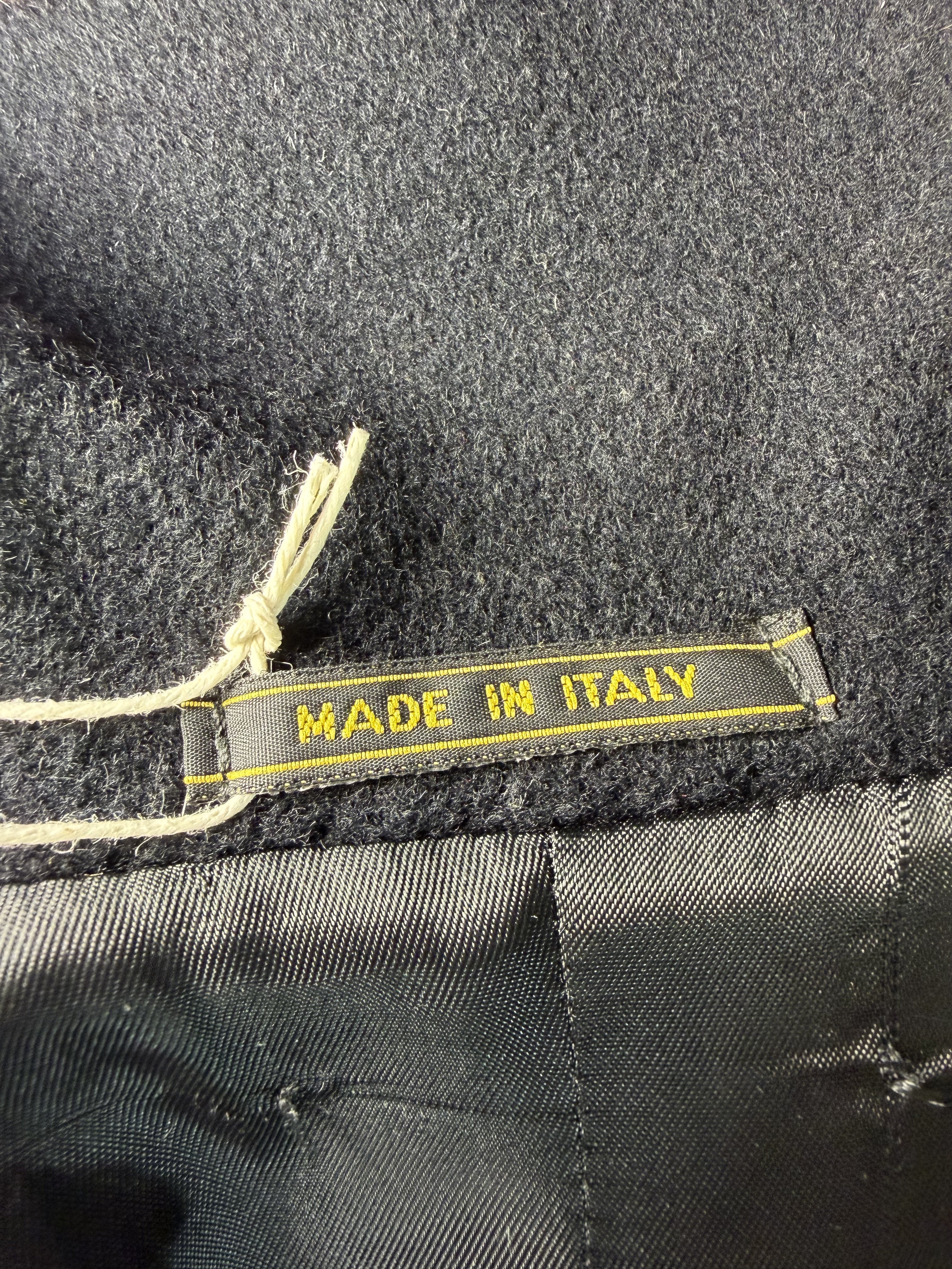 Cappotto Vintage Nero con Bottoni Gioiello – Made in Italy