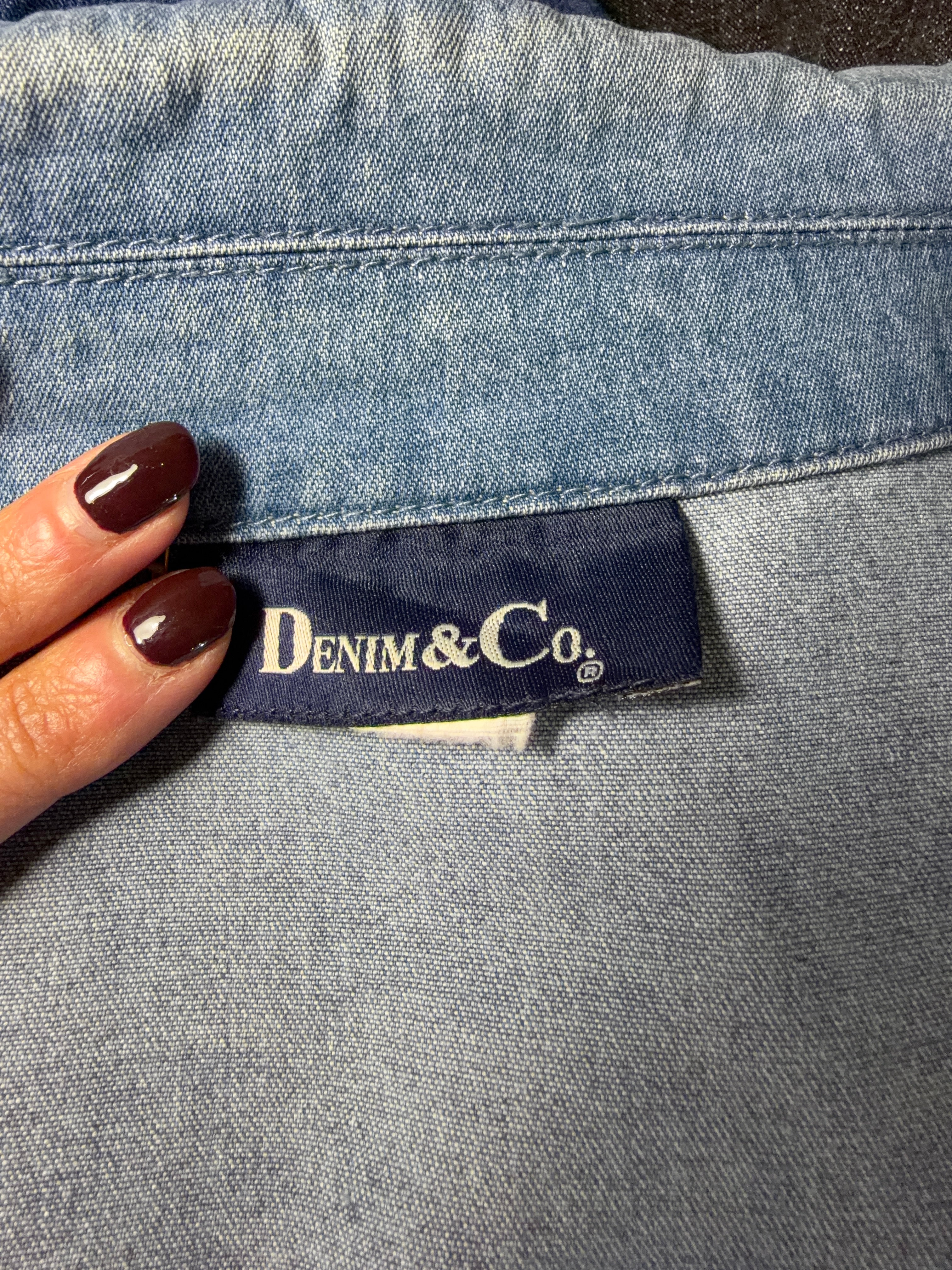 Camicia Vintage Denim Ricamata Floreale “Denim & Co.” – Oversize