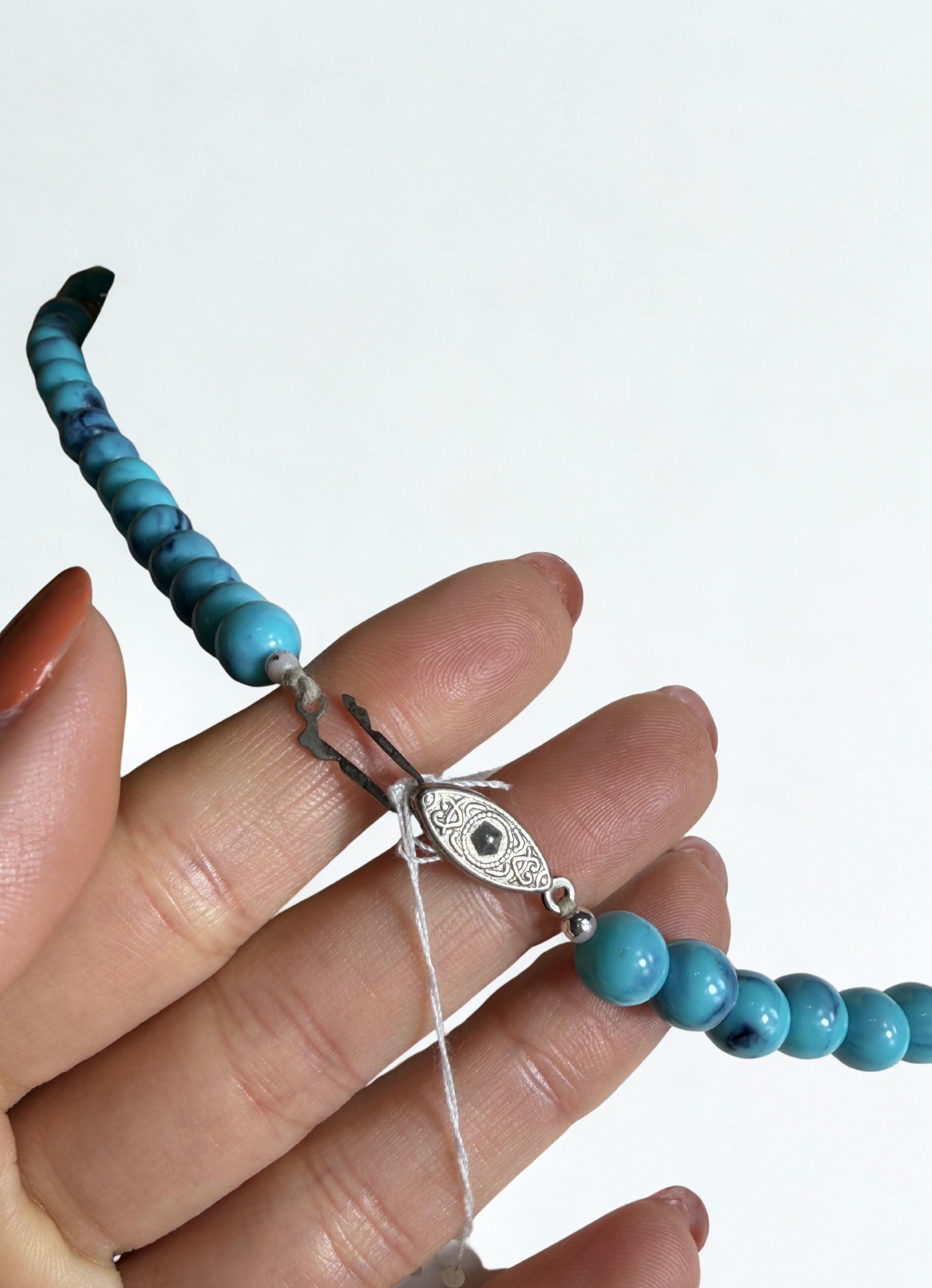 Collana Vintage — Perle Turchesi Marmorizzate e Sfere in Metallo Argentato, Chiusura Incisa a Incastro
