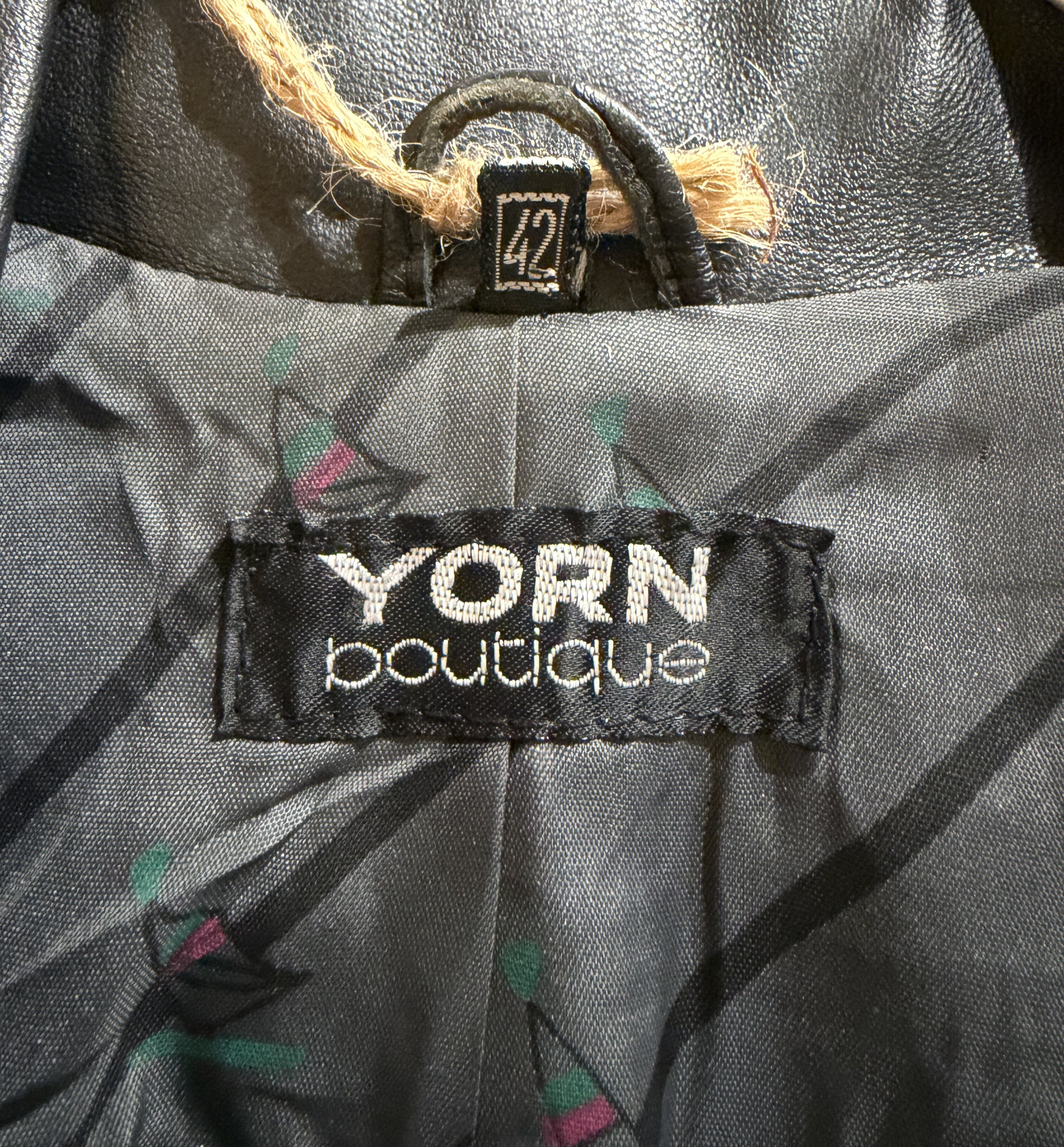 Cappotto Vintage Yorn Boutique in Pelle Nera – Power Dressing Anni ’80/’90