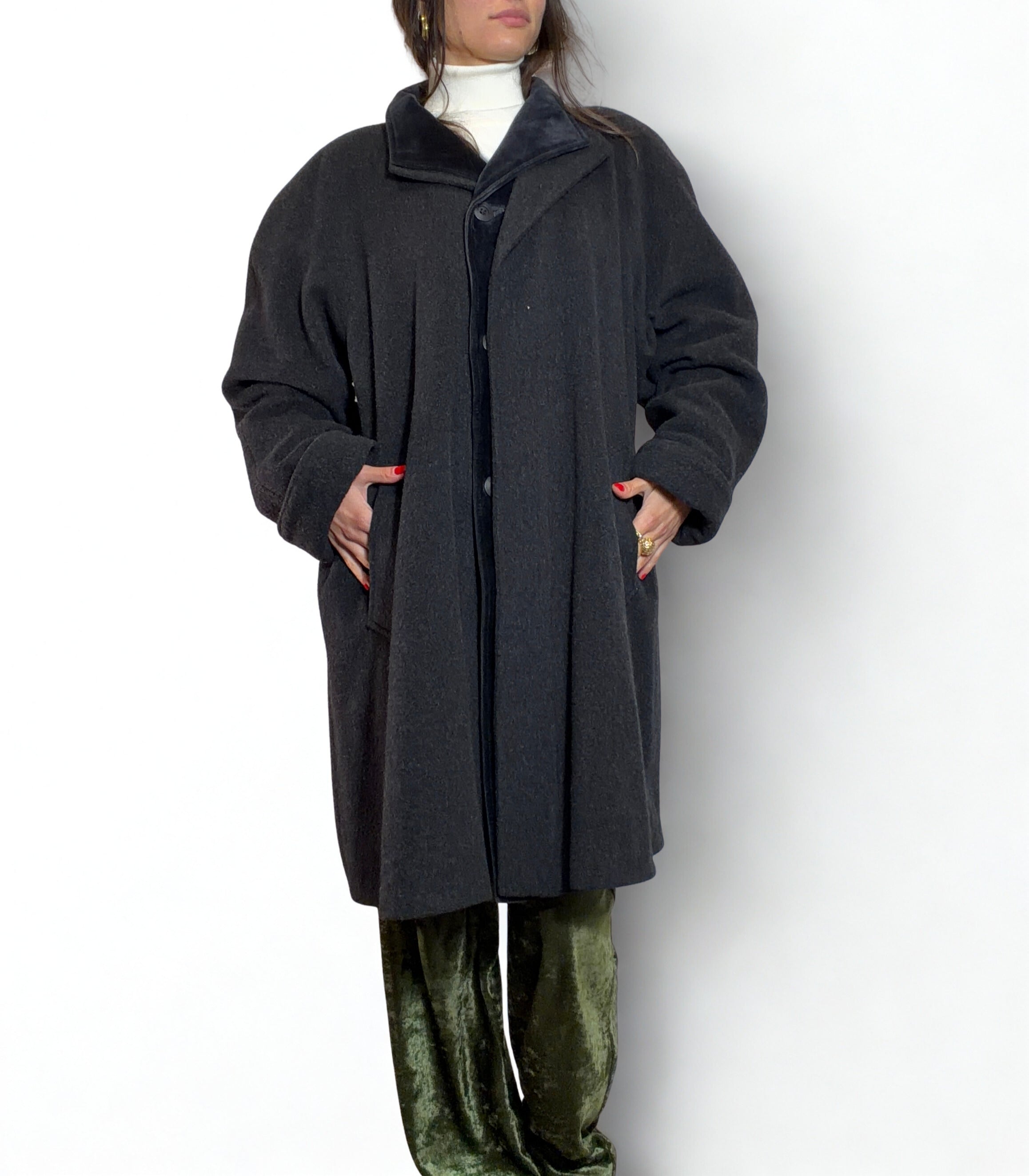 Cappotto Vintage Grigio Antracite con Collo in Velluto – Made in Italy