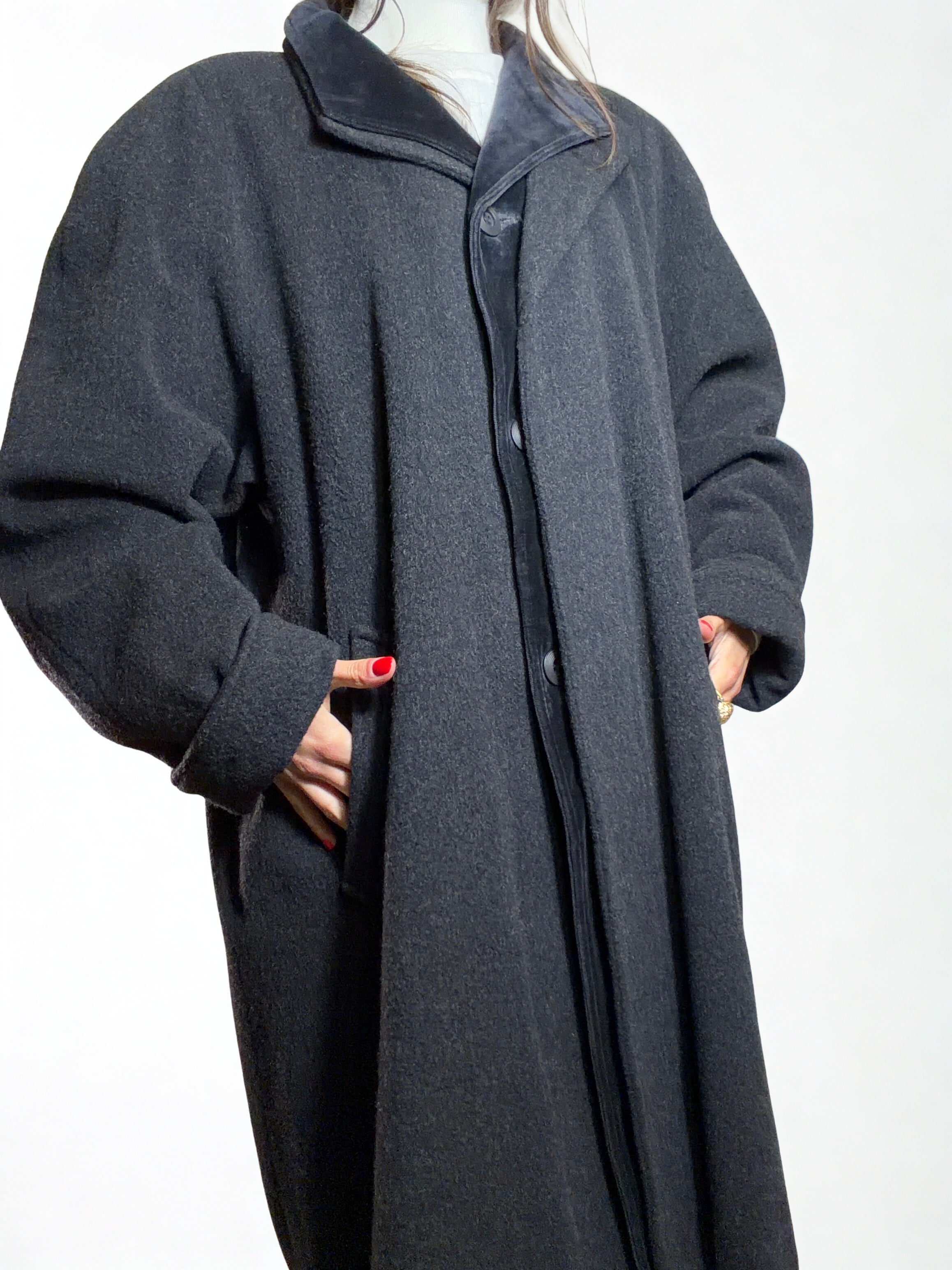 Cappotto Vintage Grigio Antracite con Collo in Velluto – Made in Italy