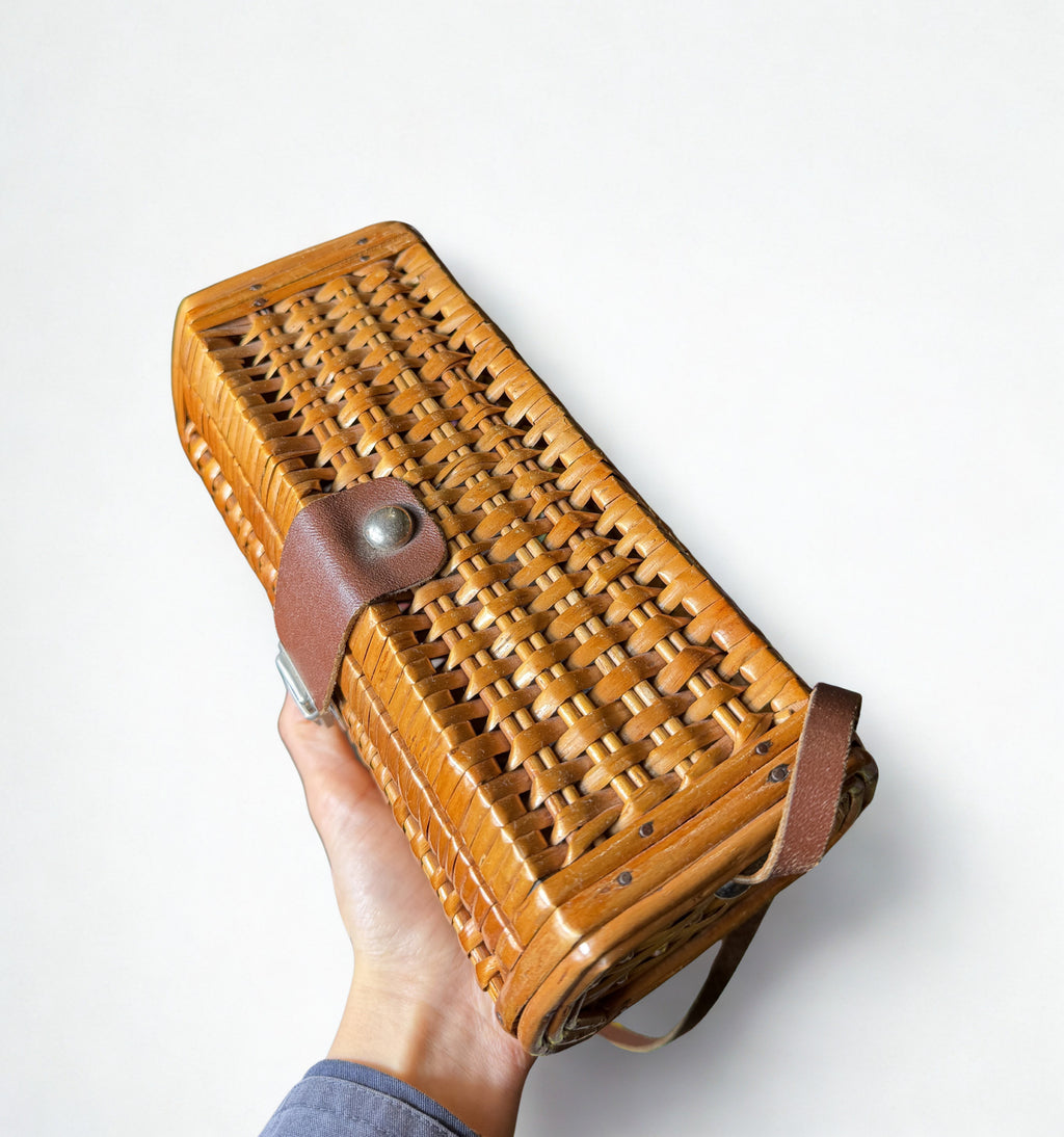 Borsa Vintage in Vimini Intrecciato | Chiusura in Pelle e Metallo | Anni '60–'70 | Boho Chic