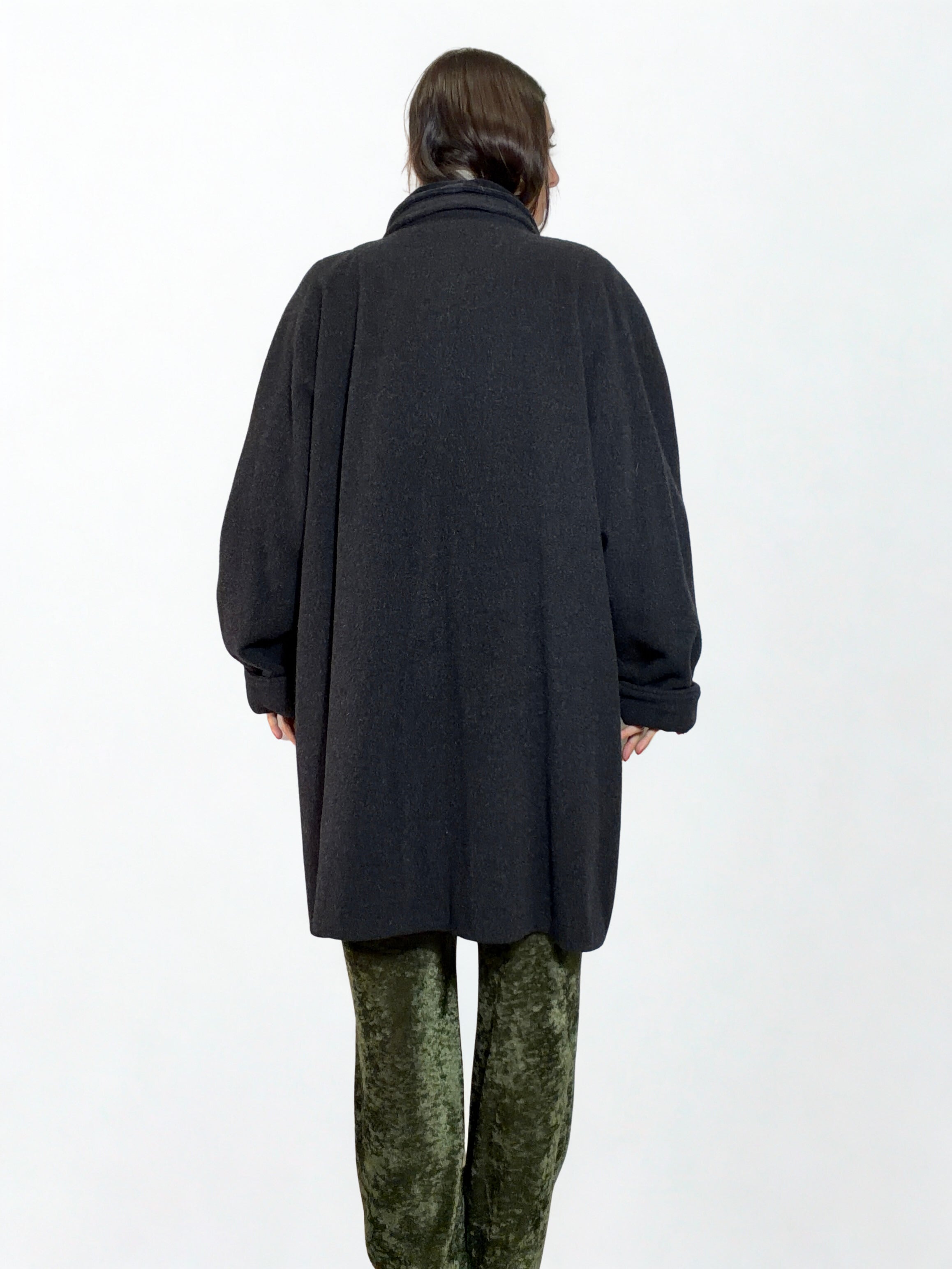 Cappotto Vintage Grigio Antracite con Collo in Velluto – Made in Italy